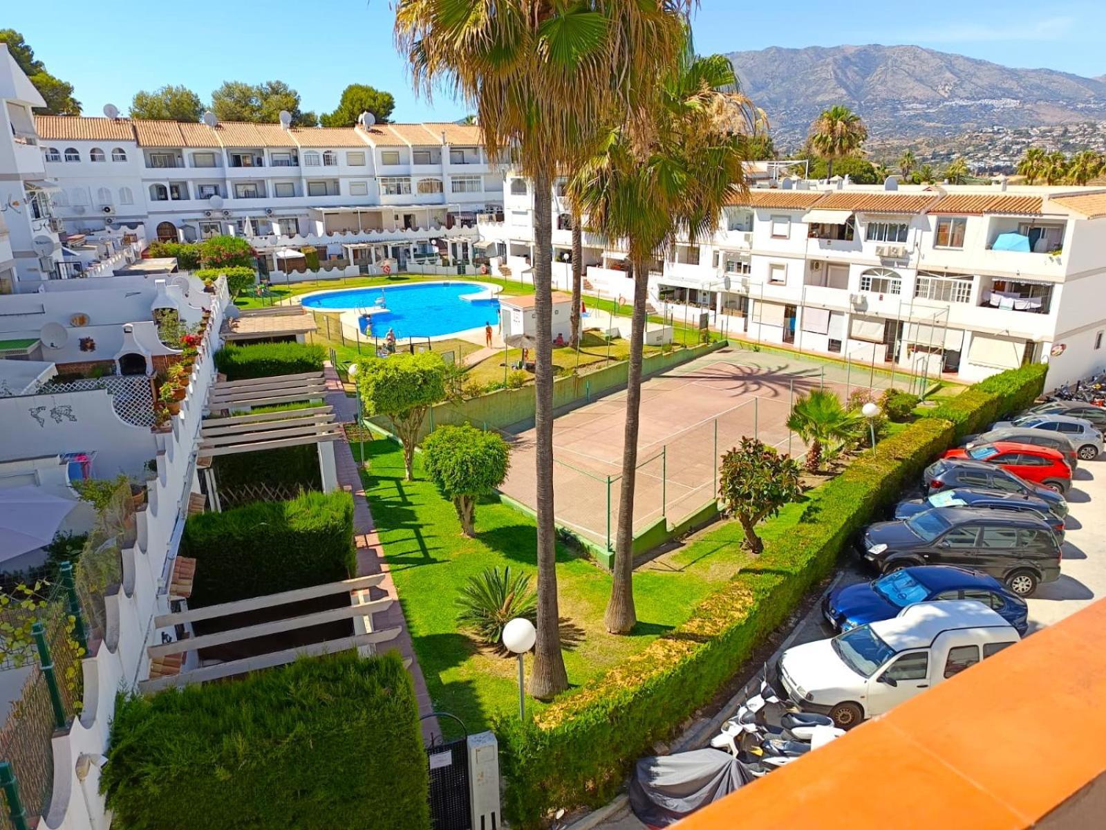 Urb Colina Park Con Piscina