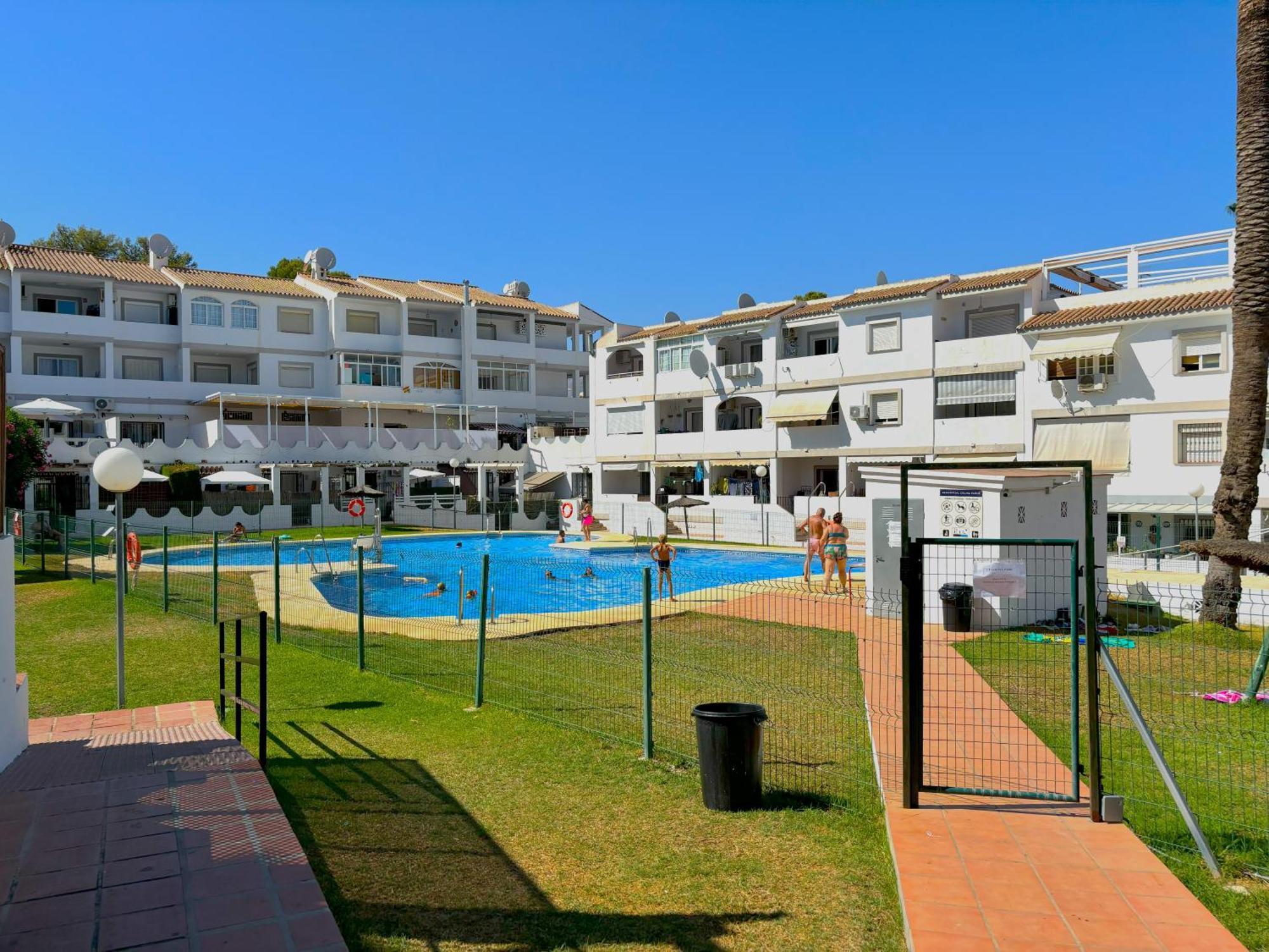 Urb Colina Park Con Piscina Apartment