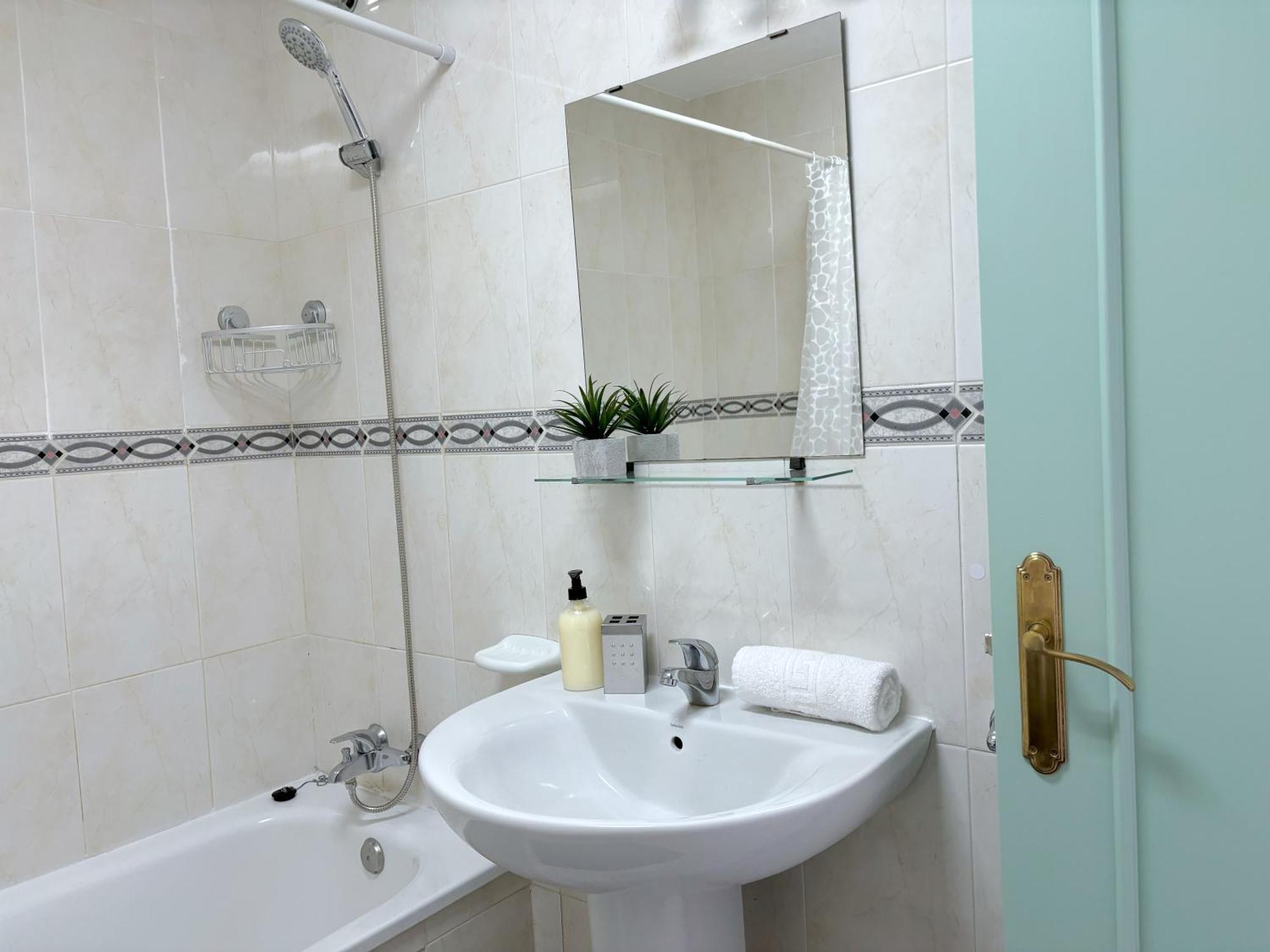 Urb Colina Park Con Piscina Apartment *
